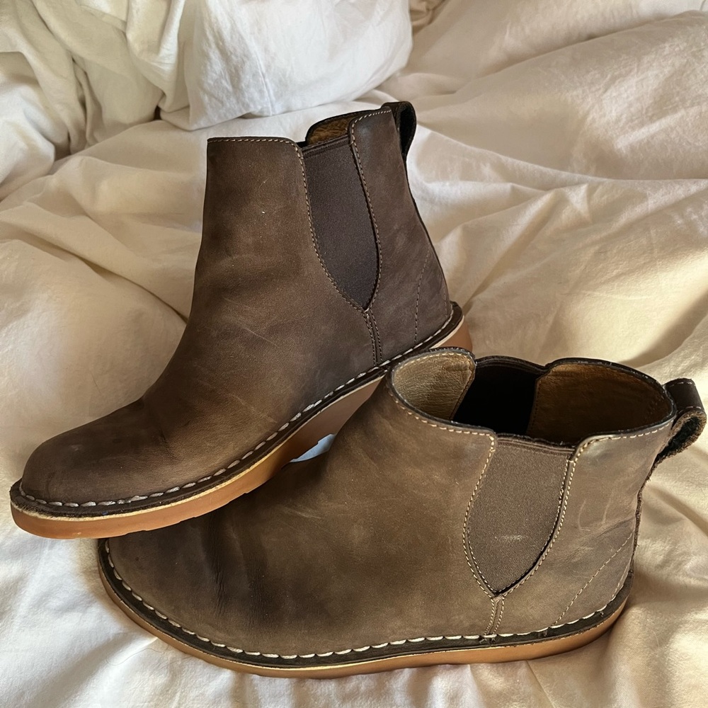 L.L Bean Chelsea style booties 8.5 . Women